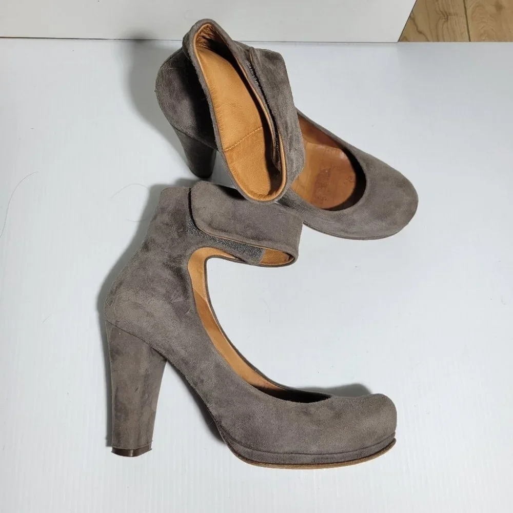 Chie Mihara velcro ankle strap round toe heels gray size 38 equivalent 8.5